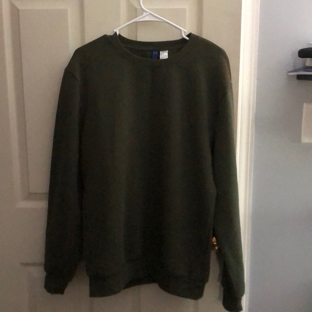 H&M Divided olive green crewneck sweatshirt medium